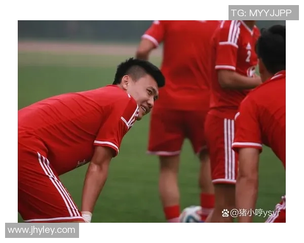 足球明星亲自送鞋合集视频展现球场背后的温暖与激情